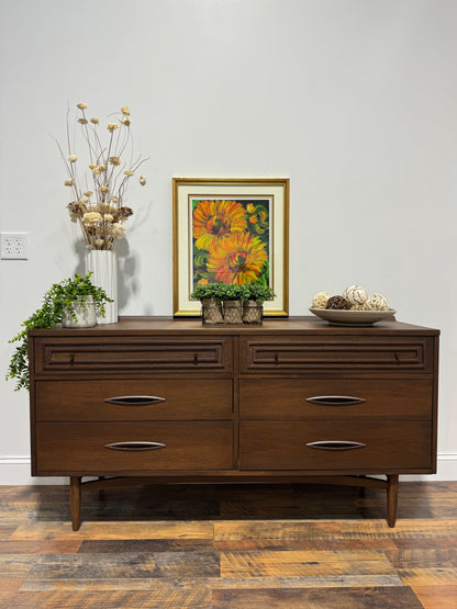 Vintage Broyhill Sculptra Dresser