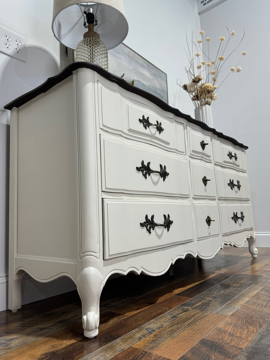 Vintage Thomasville French Provincial Dresser (White)