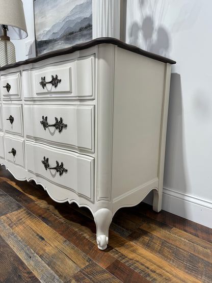 Vintage Thomasville French Provincial Dresser (White)