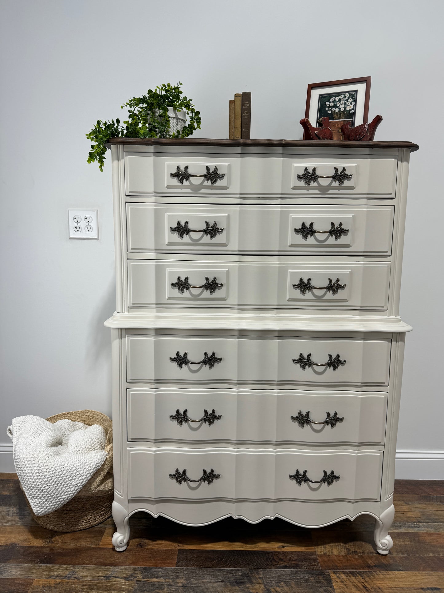 Vintage Thomasville French Provincial Chest of Drawers (White)