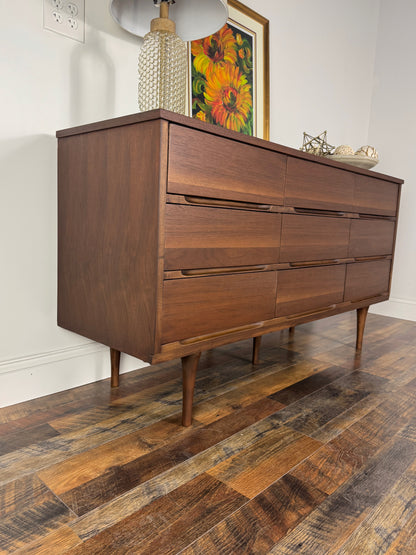 Westwood Mid-Century Modern 9-Drawer Dresser