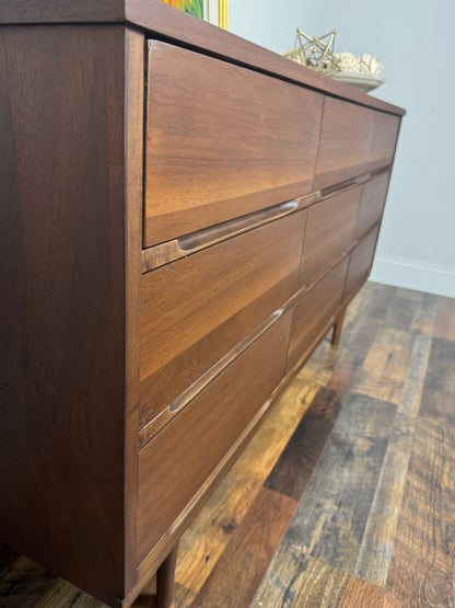 Westwood Mid-Century Modern 9-Drawer Dresser