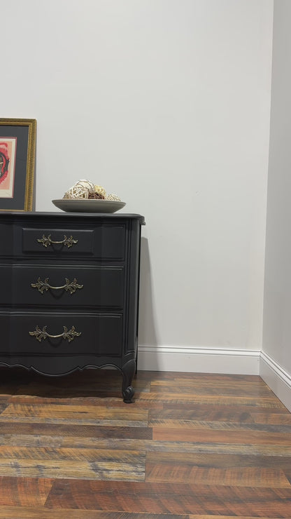 Vintage Thomasville French Provincial Dresser